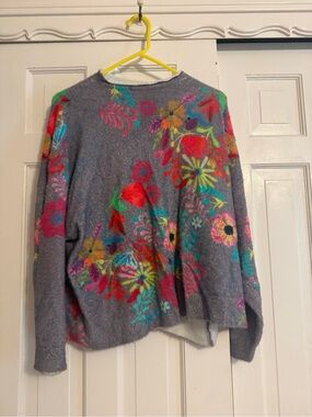 NATURAL LIFE Gray Crewneck Sweater with Multicolor Floral Embroidery